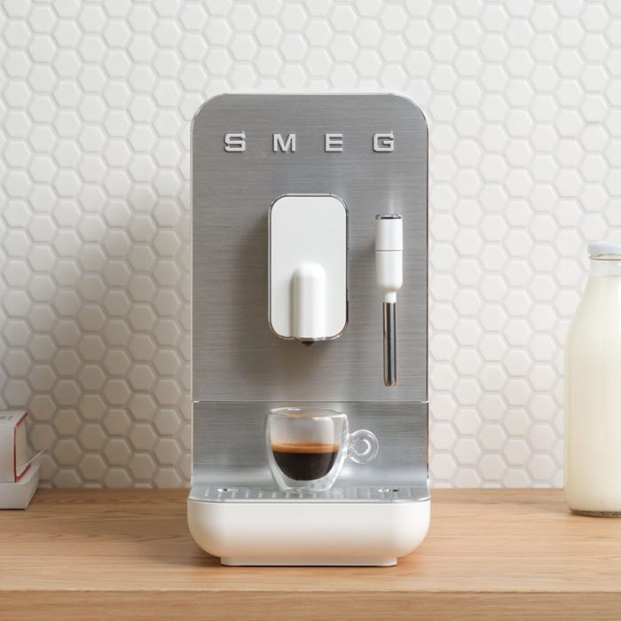 اسپرسوساز اتوماتیک SMEG سفید BCC02