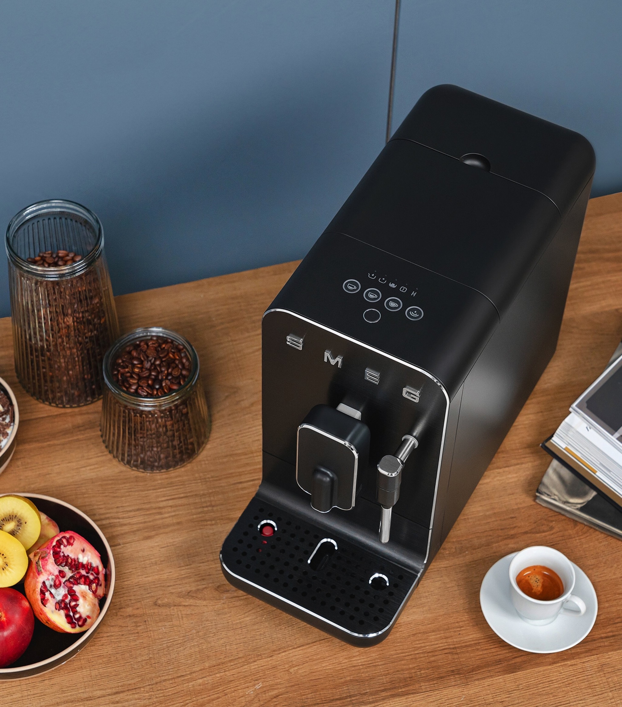 اسپرسوساز اتوماتیک SMEG مشکی BCC02